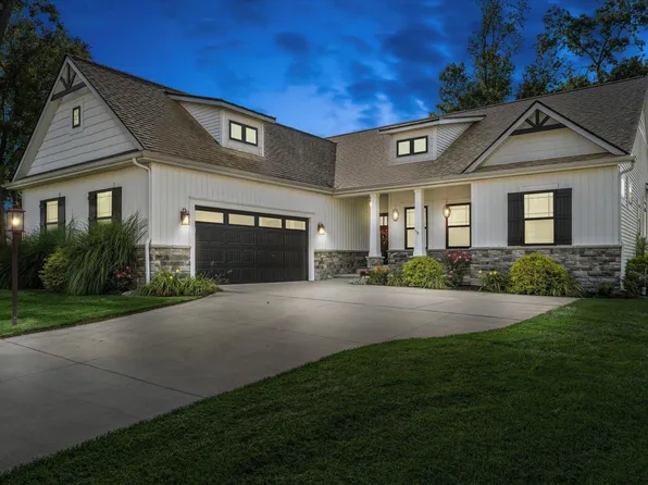 1404 River Cove Dr, Osceola, IN 46561