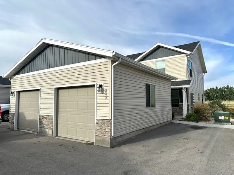 3 bed, 1.5 bath, $1,450 — Photo 2