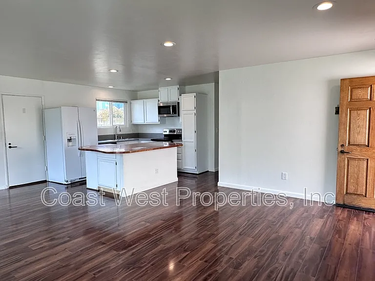 4062 Conrad Ave — Photo 5