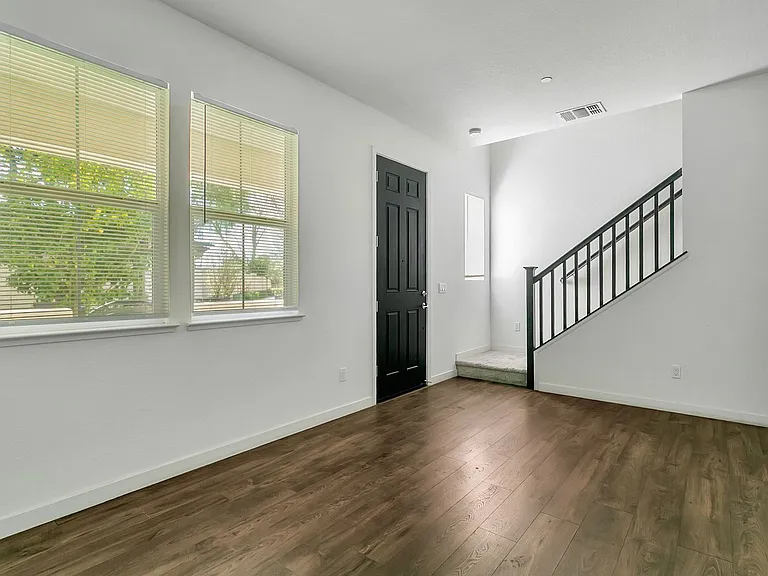1543 Rucker Pl — Photo 3