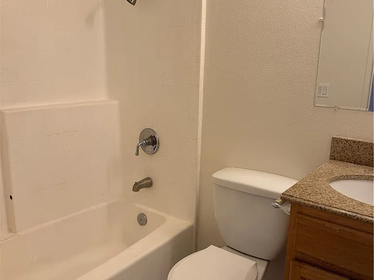 1212 Termino Ave #303 — Photo 10