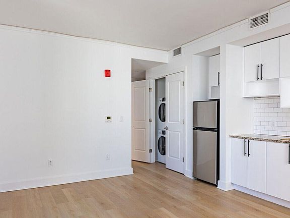 3rd image of 933 McGee St #F76b40957