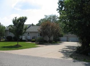 4068 Pardee Rd, Stow, OH 44224