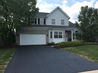 530 Spruce Ln, Lisle, IL 60532