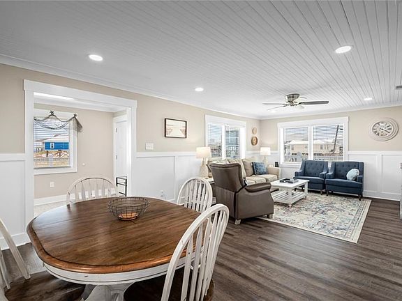 4th image of 108 Quebec Ct