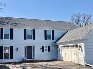 1209 W Deerpath, Lake Forest, IL 60045