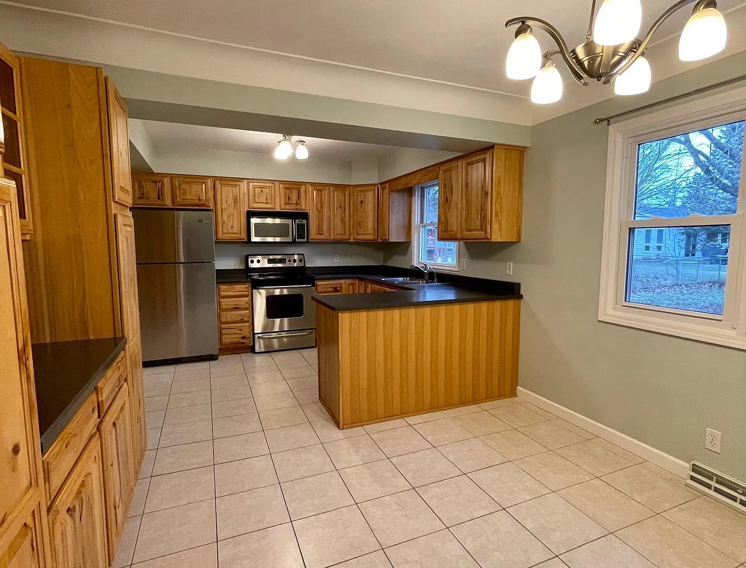 3 bed, 1.5 bath, $1,850 — Photo 2
