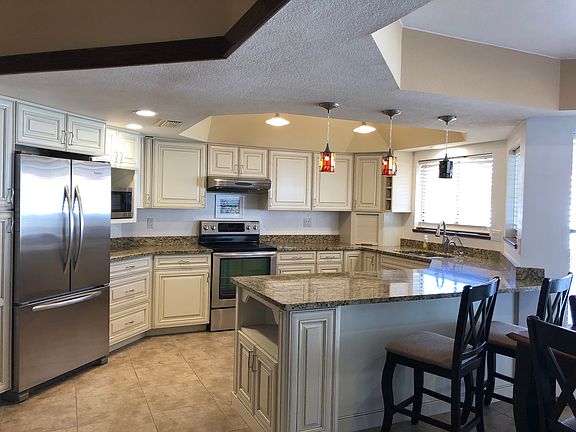 2nd image of 1012 E Vinedo Ln