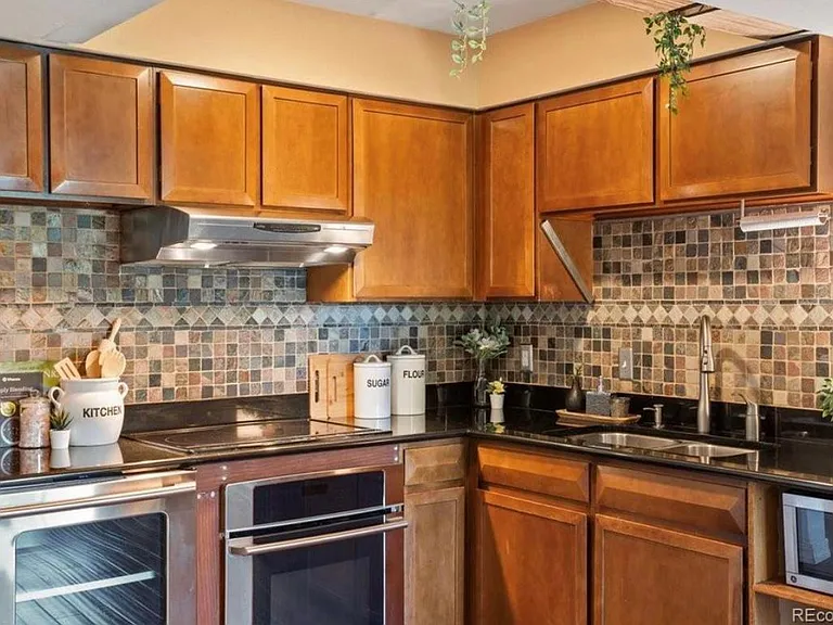 1260 York St #510 — Photo 7