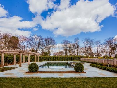 105 Meeting House Ln, Fairfield, CT, 06824