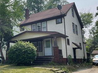 990 Pembrook Rd, Cleveland Heights, OH 44121