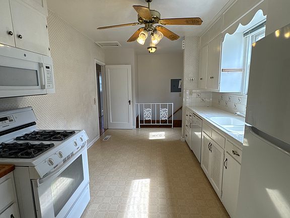 3rd image of 830 E Bryan Ave