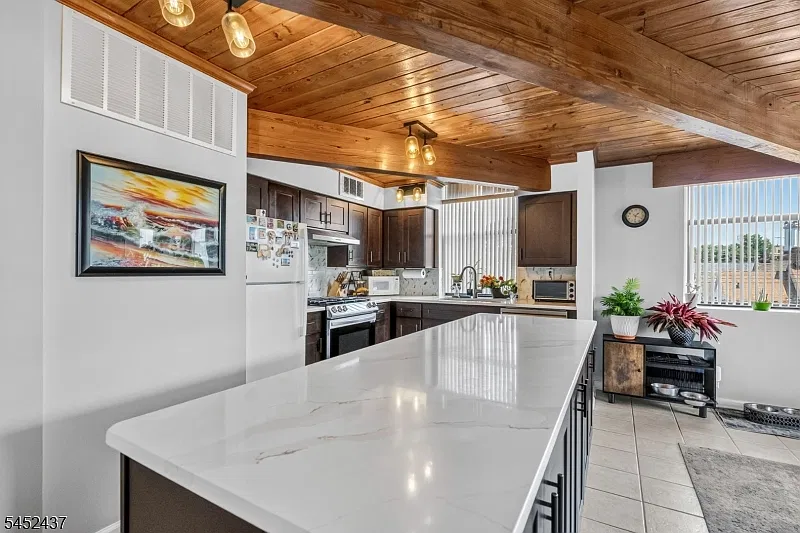 1 bed, 1.5 bath, 1300 sqft, $2,750 — Photo 4
