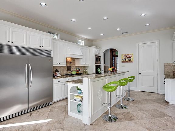 3rd image of 10130 Cromwell Dr