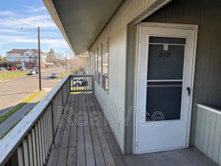 217 NW 7th St — Photo 1