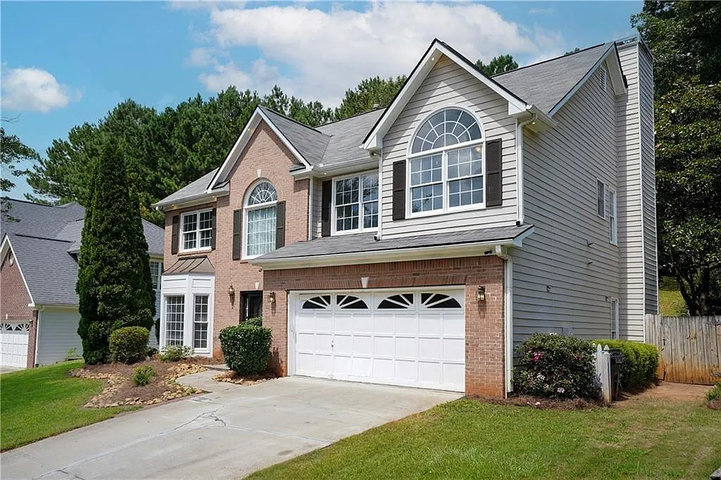4 bed, 2.5 bath, 2487 sqft, $2,699 — Photo 2
