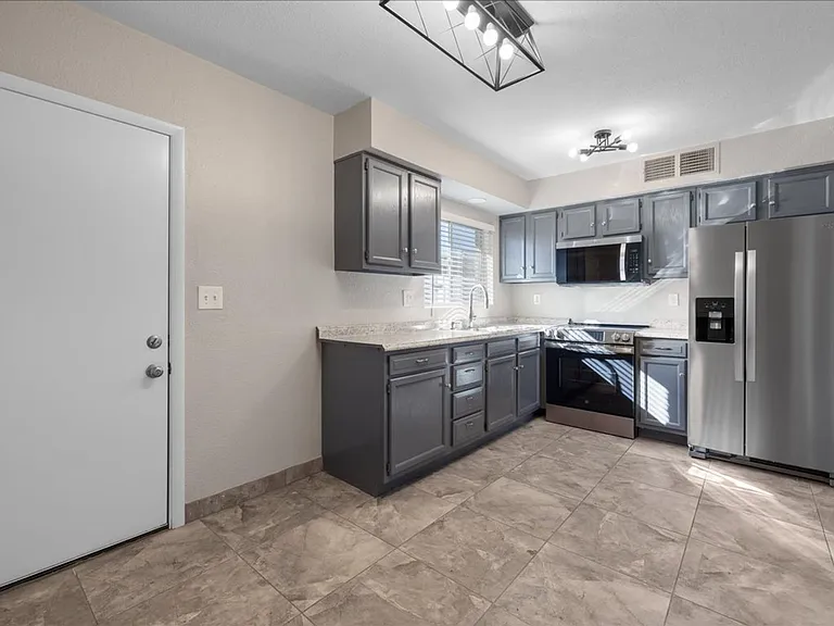 2205 N 9th Ave — Photo 10