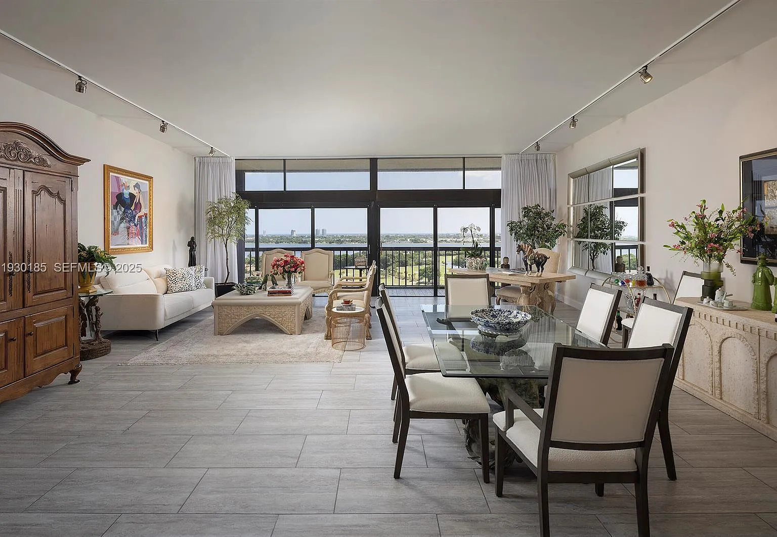 Envoy Condo — Photo 3