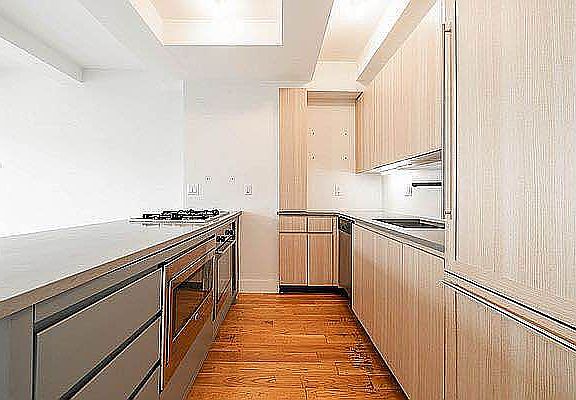 4th image of 592 Franklin Ave APT 1