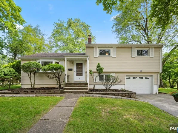62 Asmus Rd, Closter, NJ 07624