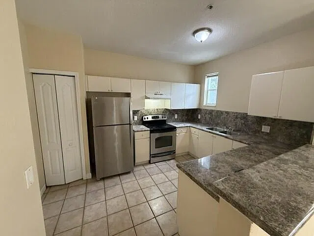 3 bed, 2.0 bath, 1457 sqft, $2,300 — Photo 2