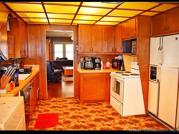 3rd image of 320 W 12th St