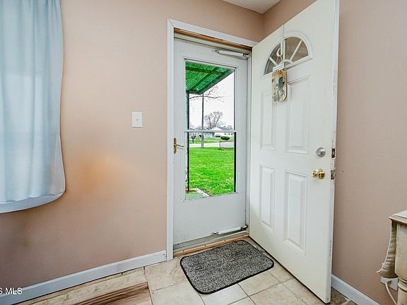 4th image of 24 Gail Ln