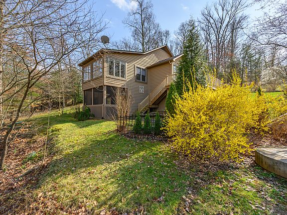 4th image of 25 Pine Hills Dr