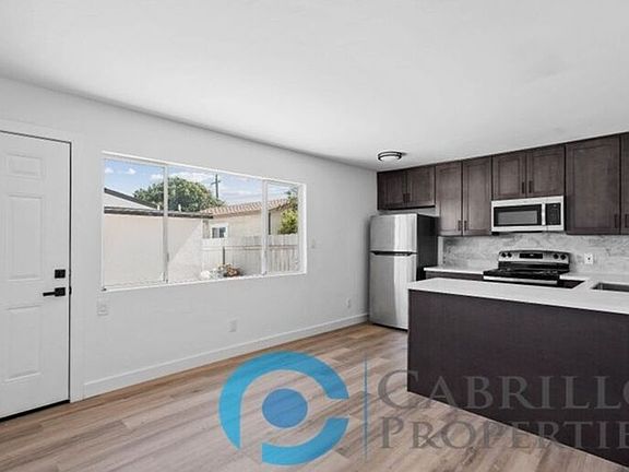 4th image of 207 E 1st St APT A