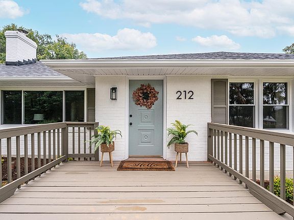 4th image of 212 Roundelay Cir