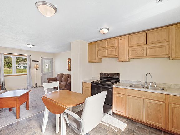 5th image of 1083 Amity Ave