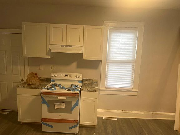 3rd image of 878 C Ave