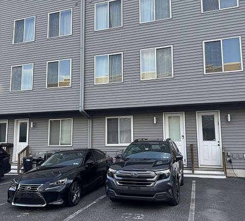 2nd image of 1909 E Hagert St #1