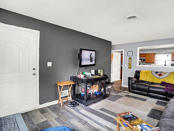 4th image of 3038 S Richardt Ave
