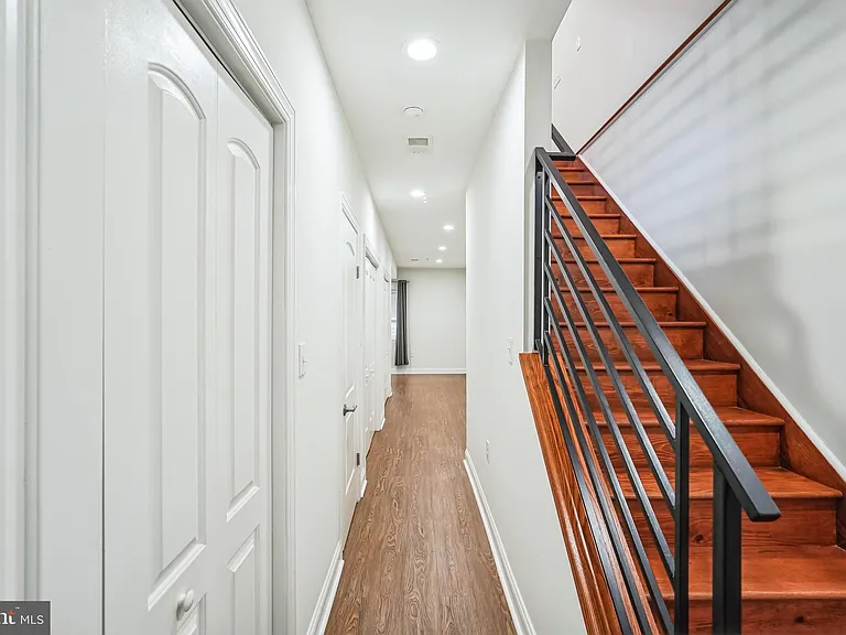 2241 Sears St — Photo 5