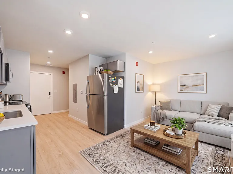 589 Bedford St #301 — Photo 3