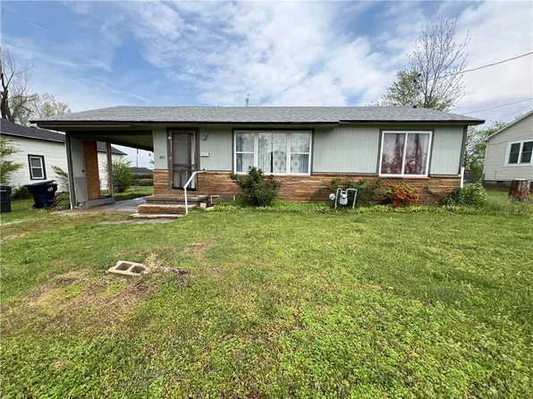1209 W Cypress St, Rogers, AR 72756