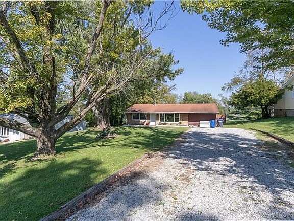2nd image of 208 W Dewey Dr