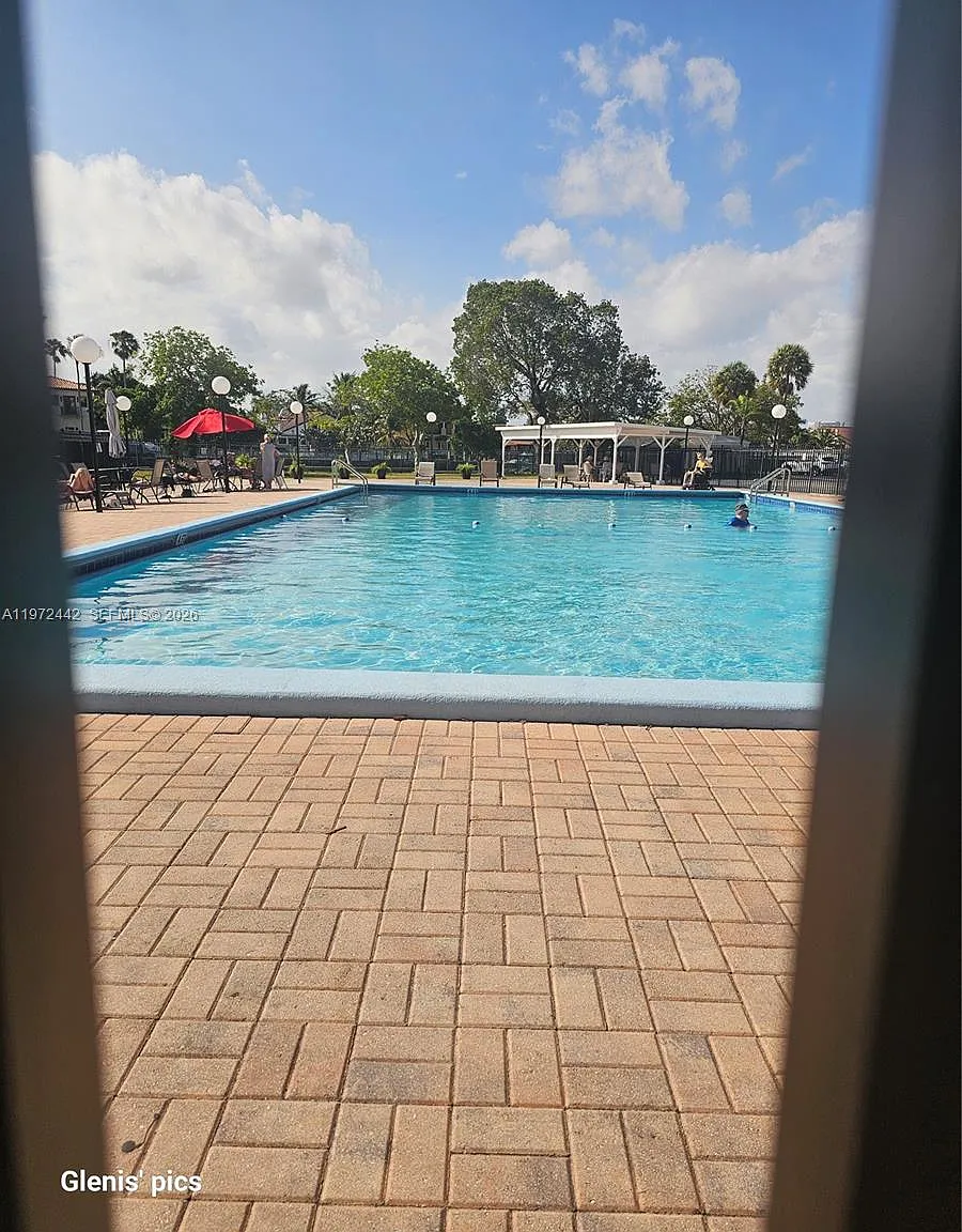 Desoto Park Condo — Photo 4