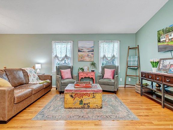 5th image of 31 Goldfinch Dr