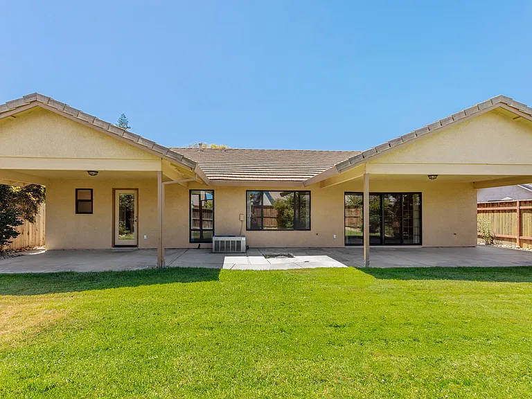 933 Chisholm Trl — Photo 24