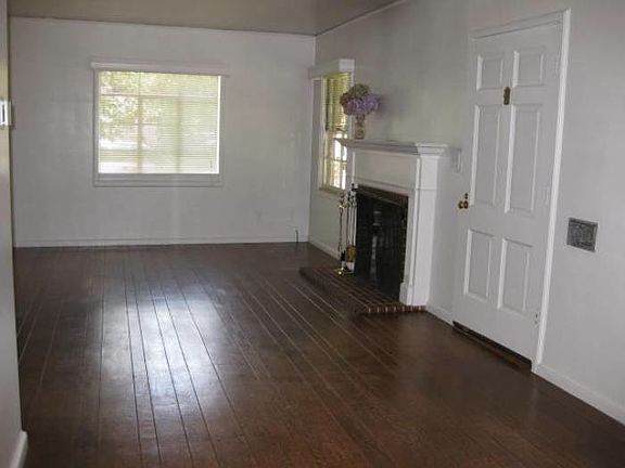 3rd image of 1142 Fremont Way
