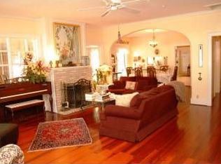 1040 Sunset Point Rd, Clearwater, FL 33755