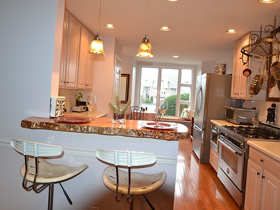 Breakfast bar
