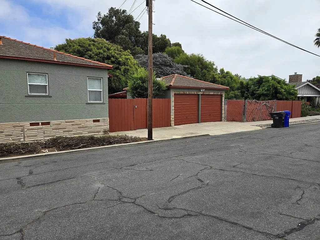 2 bed, 800 sqft, $3,200 — Photo 2