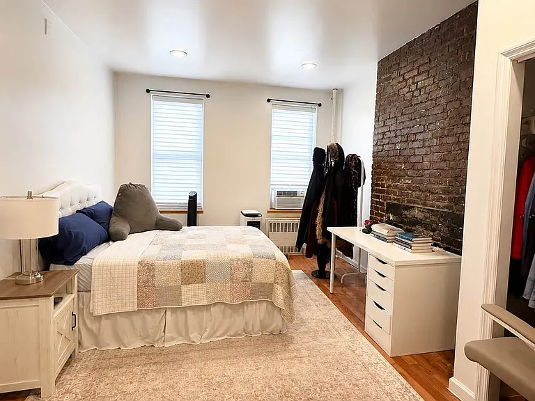 150 E Broadway #2B — Photo 2