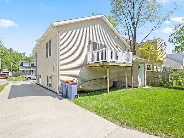 1223 Edith Ave NE — Photo 5