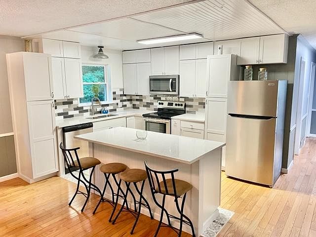 1st image of 190 Franklin Woods Ln