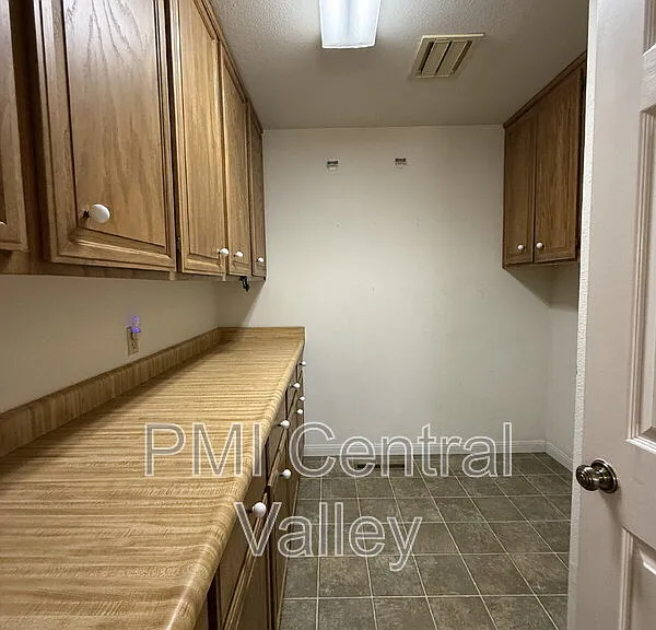 1725 Edgebrook Dr #C — Photo 25