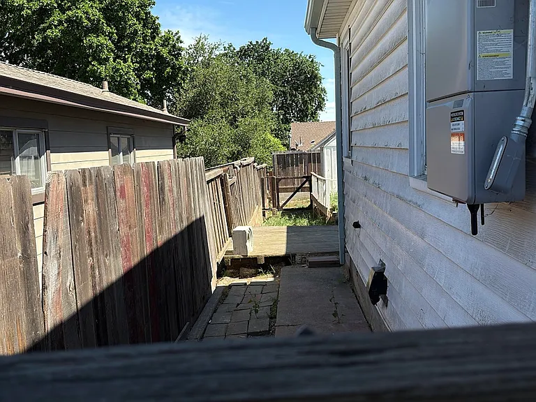 1330 Vine Ave — Photo 1